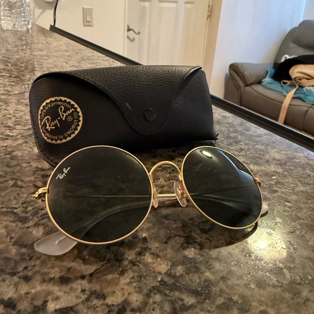 Ray-Ban Round Gold Sunglasses